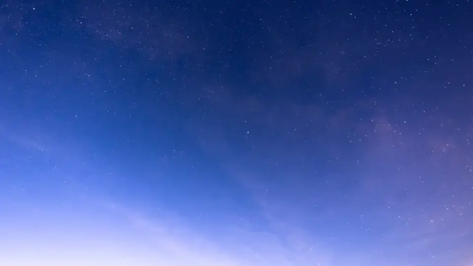 Cielo nocturno azul, noche de fiesta de 15 años